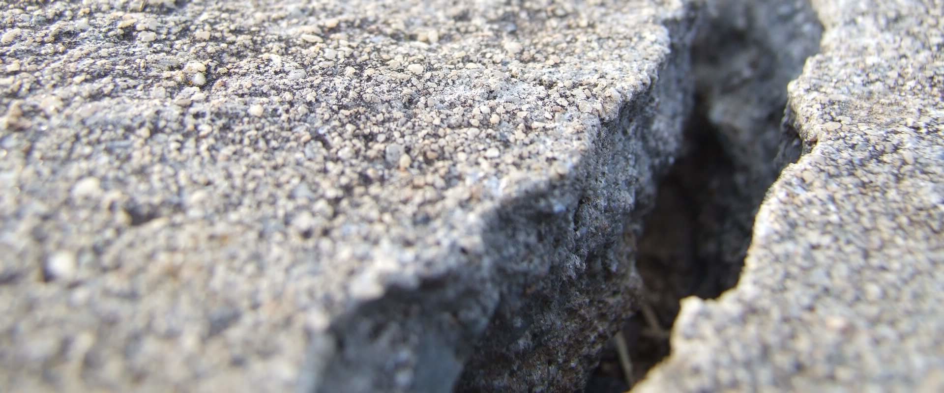 What is the best filler for cracks in concrete?